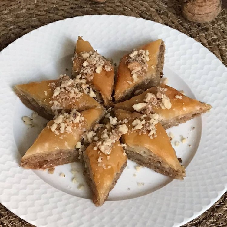 Ev Yapımı Bol Cevizli Baklava