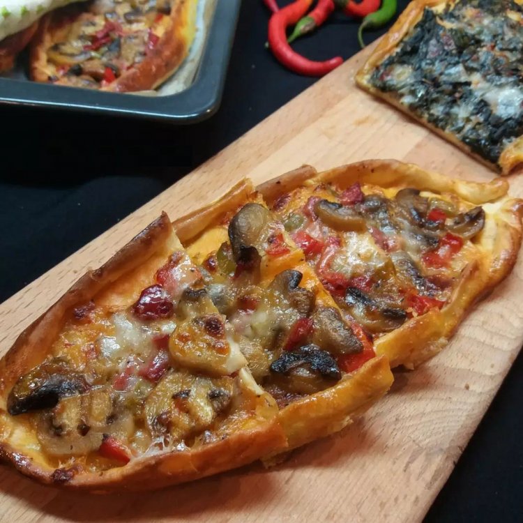 Mantarlı ve Ispanaklı Pide